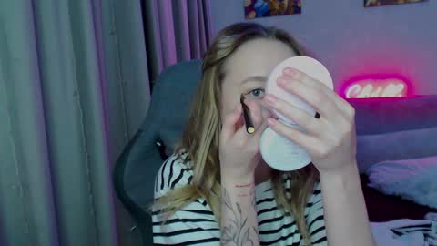 Snapshot of _lalune_ chatting on January 2025 12:59:01 AM _lalune_ online show from January 2025 12:59:01 AM