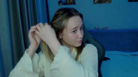 Snapshot of _lalune_ chatting on January 2025 01:37:02 AM _lalune_ online show from January 2025 01:37:02 AM