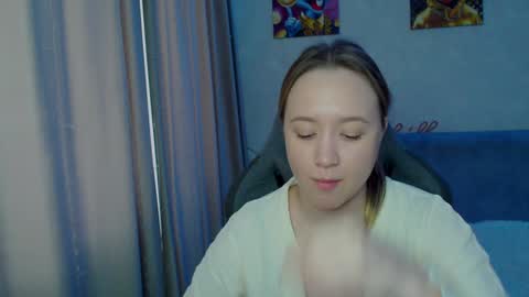 Snapshot of _lalune_ chatting on February 2025 05:10:01 AM _lalune_ online show from February 2025 05:10:01 AM