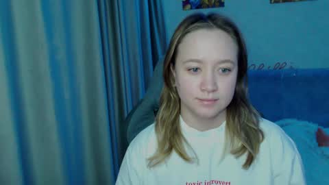 Snapshot of _lalune_ chatting on February 2025 01:04:01 AM _lalune_ online show from February 2025 01:04:01 AM