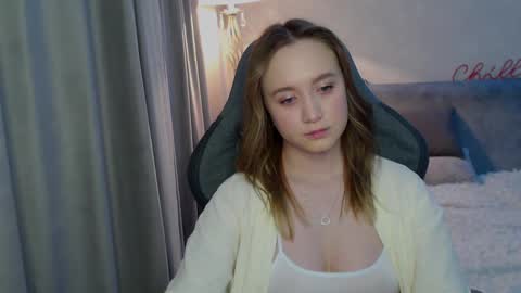 Snapshot of _lalune_ chatting on February 2025 08:44:02 PM _lalune_ online show from February 2025 08:44:02 PM