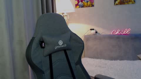 Snapshot of _lalune_ chatting on February 2025 01:32:01 AM _lalune_ online show from February 2025 01:32:01 AM