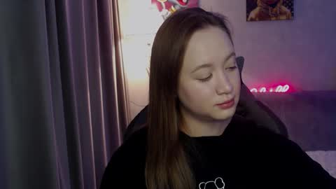 Snapshot of _lalune_ chatting on October 2025 12:33:02 AM _lalune_ online show from October 2025 12:33:02 AM