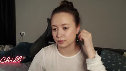 Snapshot of _lalune_ chatting on November 2025 09:04:01 PM _lalune_ online show from November 2025 09:04:01 PM