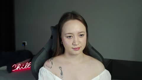 Snapshot of _lalune_ chatting on December 2025 04:06:01 AM _lalune_ online show from December 2025 04:06:01 AM