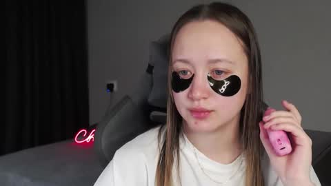 Snapshot of _lalune_ chatting on December 2025 03:38:02 AM _lalune_ online show from December 2025 03:38:02 AM