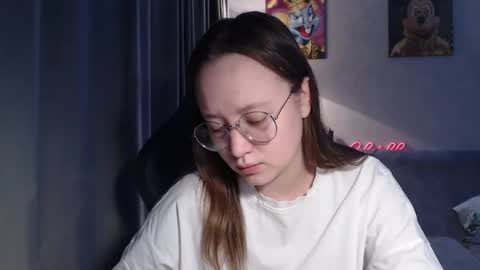 _lalune_ online show from January 2026 06:00:02 PM