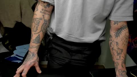 Snapshot of _layne chatting on December 2024 12:14:02 AM Layne online show from December 2024 12:14:02 AM