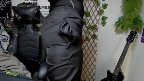 Snapshot of _layne chatting on January 2025 10:38:01 PM Layne online show from January 2025 10:38:01 PM