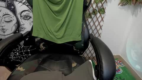 Snapshot of _layne chatting on February 2025 07:56:02 AM Layne online show from February 2025 07:56:02 AM