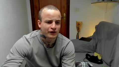 Snapshot of _layne chatting on April 2026 09:19:02 AM Layne online show from April 2026 09:19:02 AM