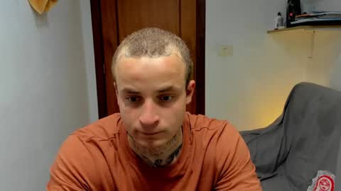 Snapshot of _layne chatting on April 2026 12:31:01 PM Layne online show from April 2026 12:31:01 PM