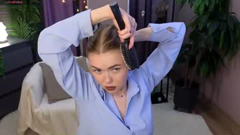 _liilcrystal_ online show from June 2026 07:45:01 PM