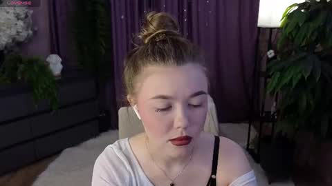 _liilcrystal_ online show from June 2026 07:40:01 PM