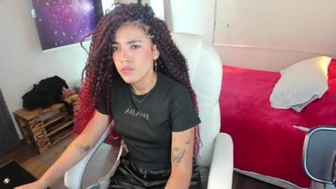 Snapshot of _lili_rose chatting on February 2025 08:30:01 PM Lili online show from February 2025 08:30:01 PM