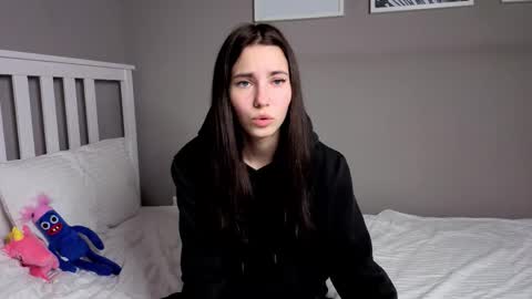 Emma online show from November 2025 06:32:01 PM