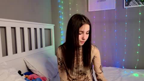 Emma online show from December 2025 01:30:01 PM