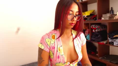 Snapshot of _loreana_ chatting on November 2025 04:29:02 PM _loreana_ online show from November 2025 04:29:02 PM