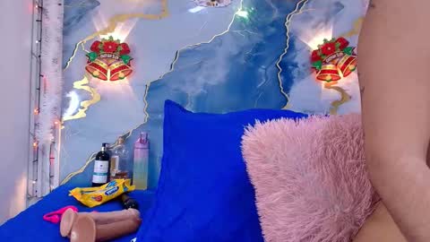 Lorrayne online show from December 2025 12:13:02 PM