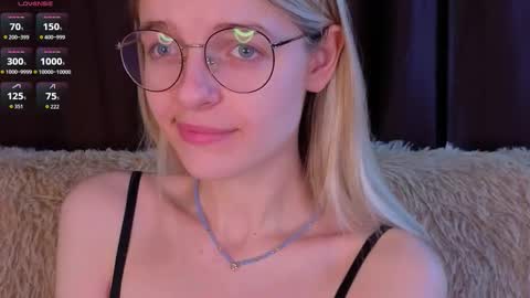 Monica online show from December 2025 09:42:02 PM