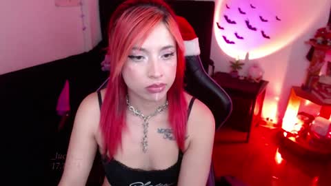 Snapshot of _lucyx__ chatting on December 2024 08:32:02 PM Queen.  Help me reach 100 thumbs up  online show from December 2024 08:32:02 PM