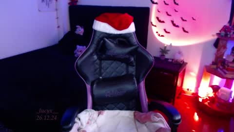 Snapshot of _lucyx__ chatting on December 2024 08:53:01 PM Queen.  Help me reach 100 thumbs up  online show from December 2024 08:53:01 PM