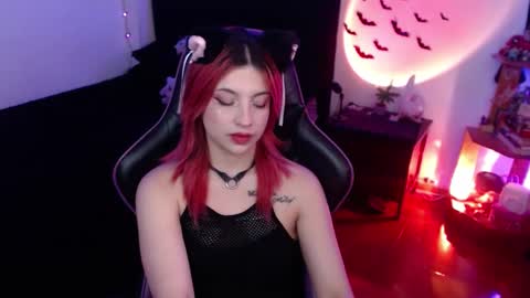 Snapshot of _lucyx__ chatting on February 2025 10:00:02 PM Queen.  Help me reach 100 thumbs up  online show from February 2025 10:00:02 PM