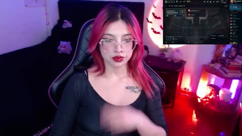 Snapshot of _lucyx__ chatting on March 2025 08:10:02 PM Queen.  Help me reach 100 thumbs up  online show from March 2025 08:10:02 PM