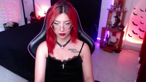 Snapshot of _lucyx__ chatting on September 2025 08:52:02 PM Queen.  Help me reach 100 thumbs up  online show from September 2025 08:52:02 PM