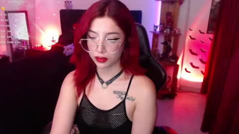 Snapshot of _lucyx__ chatting on September 2025 12:54:01 AM Queen.  Help me reach 100 thumbs up  online show from September 2025 12:54:01 AM