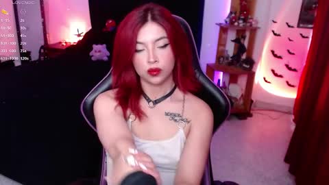 Snapshot of _lucyx__ chatting on September 2025 07:27:01 PM Queen.  Help me reach 100 thumbs up  online show from September 2025 07:27:01 PM