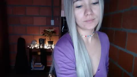 _lunablondie_ online show from January 2025 01:56:01 PM