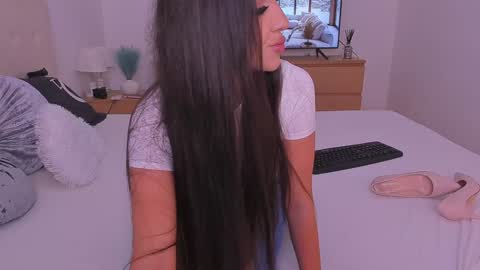 Lynna online show from January 2025 10:51:02 PM