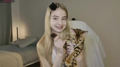 Snapshot of _magic_smile chatting on April 2026 02:11:01 PM Anna online show from April 2026 02:11:01 PM