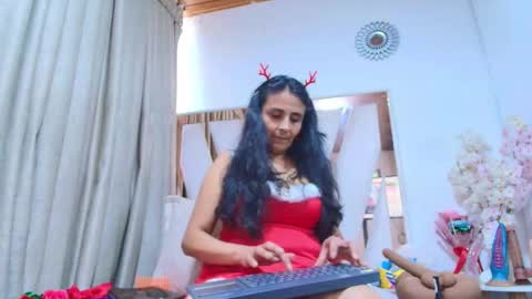_marcela__ online show from December 2025 12:43:02 PM