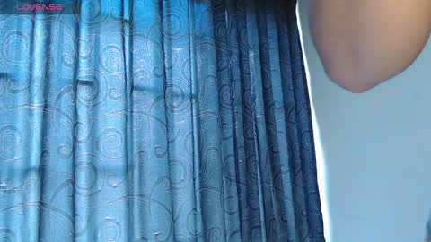 _mari_lunna_ online show from October 2025 03:24:02 PM