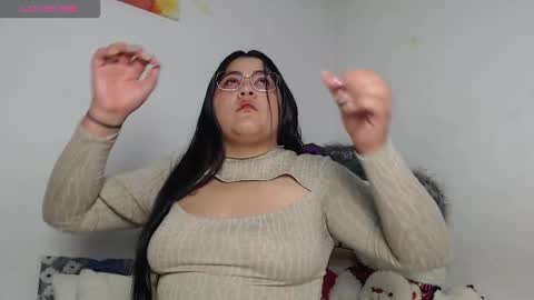 _mari_lunna_ online show from November 2025 01:26:01 AM