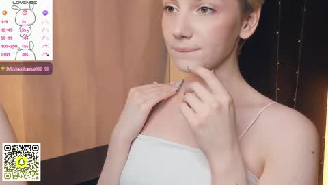 Snapshot of _medal_of_horny_ chatting on June 2026 07:14:02 AM Elva and Kate online show from June 2026 07:14:02 AM