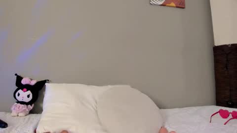 _melodyblossom_ online show from September 2025 10:15:02 PM