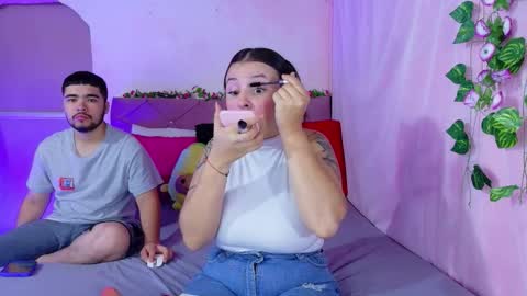  Mia y Mike  online show from September 2025 02:00:01 PM