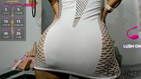 Snapshot of _mia_brunette_ chatting on January 2025 11:47:02 AM MIA online show from January 2025 11:47:02 AM