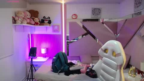  Mia  online show from January 2026 12:19:01 PM