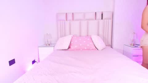 Mia  online show from February 2026 11:58:02 AM