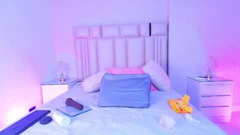 Mia  online show from February 2026 12:01:02 PM