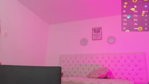 Snapshot of _miia_sweet chatting on September 2025 11:45:01 AM Paula online show from September 2025 11:45:01 AM