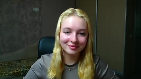 Snapshot of _mila_la_ chatting on December 2025 06:30:02 AM Melanie online show from December 2025 06:30:02 AM