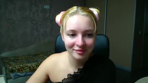 Snapshot of _mila_la_ chatting on December 2025 10:46:02 AM Melanie online show from December 2025 10:46:02 AM