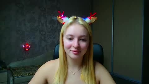 Snapshot of _mila_la_ chatting on December 2025 10:54:01 AM Melanie online show from December 2025 10:54:01 AM