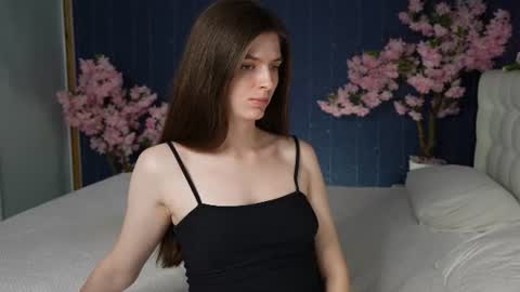 Snapshot of _mirror_girl chatting on June 2026 04:08:02 PM Victoria online show from June 2026 04:08:02 PM