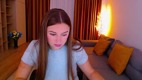 Mia online show from September 2025 04:58:02 AM